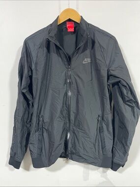 Nike Black Men's Lightweight Windbreaker Jacket with Full Zip